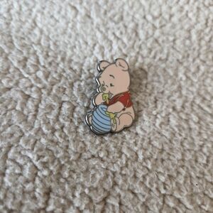 3/$25 ❤️Winnie The Pooh Trading Pin